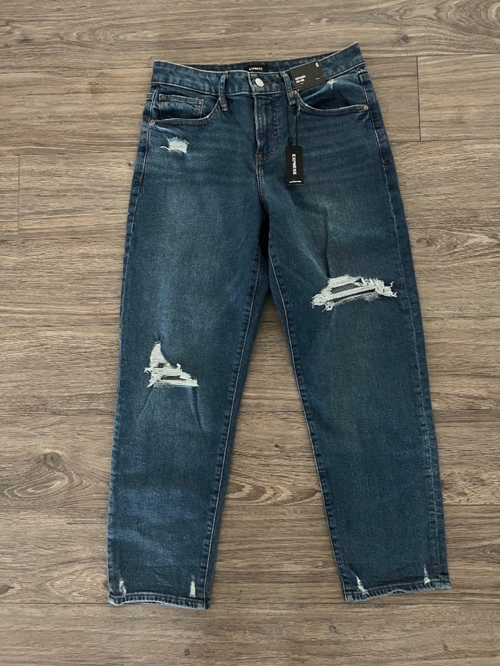 Express BOYFRIEND MID RISE Denim Distressed Jeans 6 NWT $80~. Distres